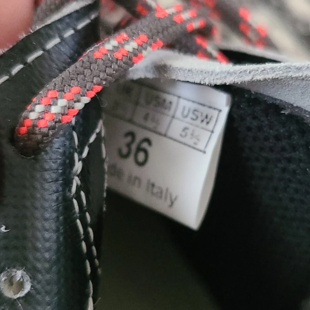 La Sportiva Women's Pink, Gray, Black Climbing Shoes - Picture 5 of 7